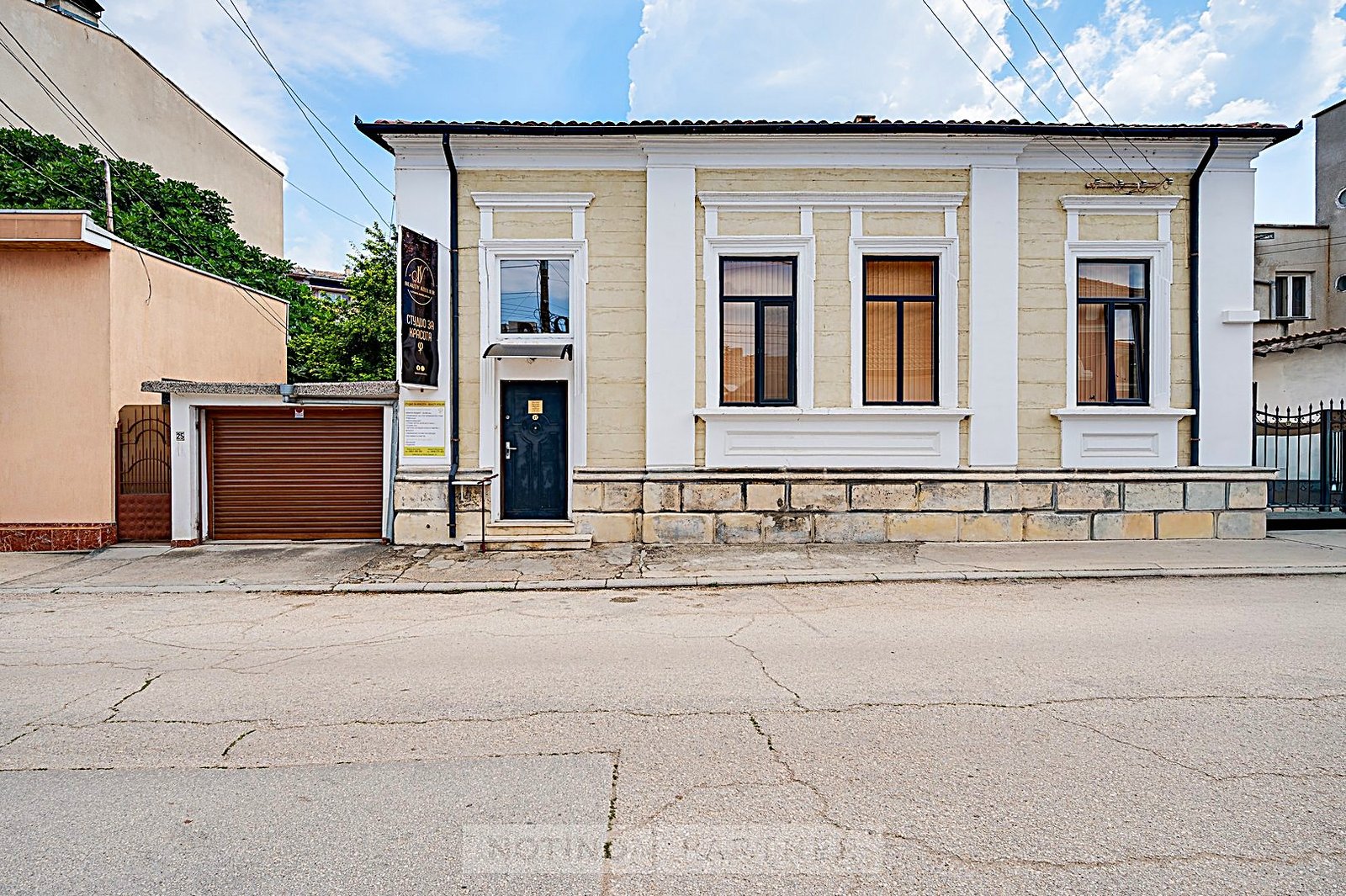 Сградата на Beauty Atelier IN в центъра на Силистра