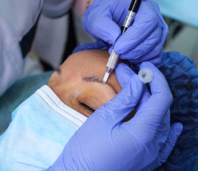 Премахване на перманентен грим с щадящ метод