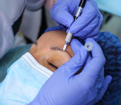 Премахване на перманентен грим с щадящ метод